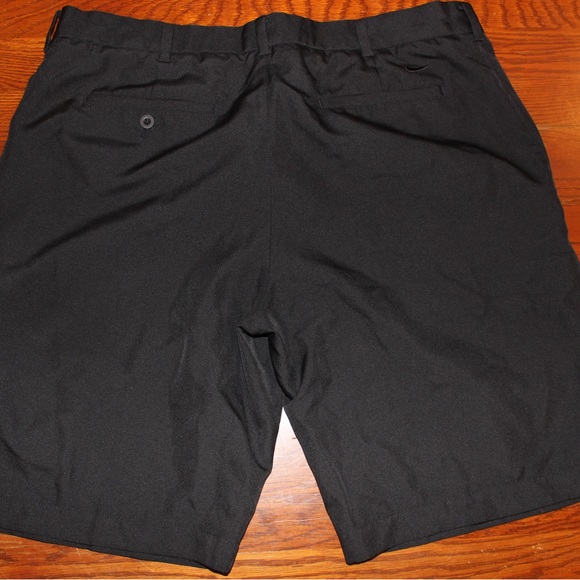 Nike golf shorts - Picture 2 of 3